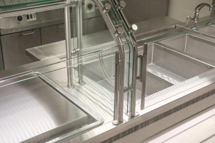Drop-in serving unit with glass food guard and stainless steel pans